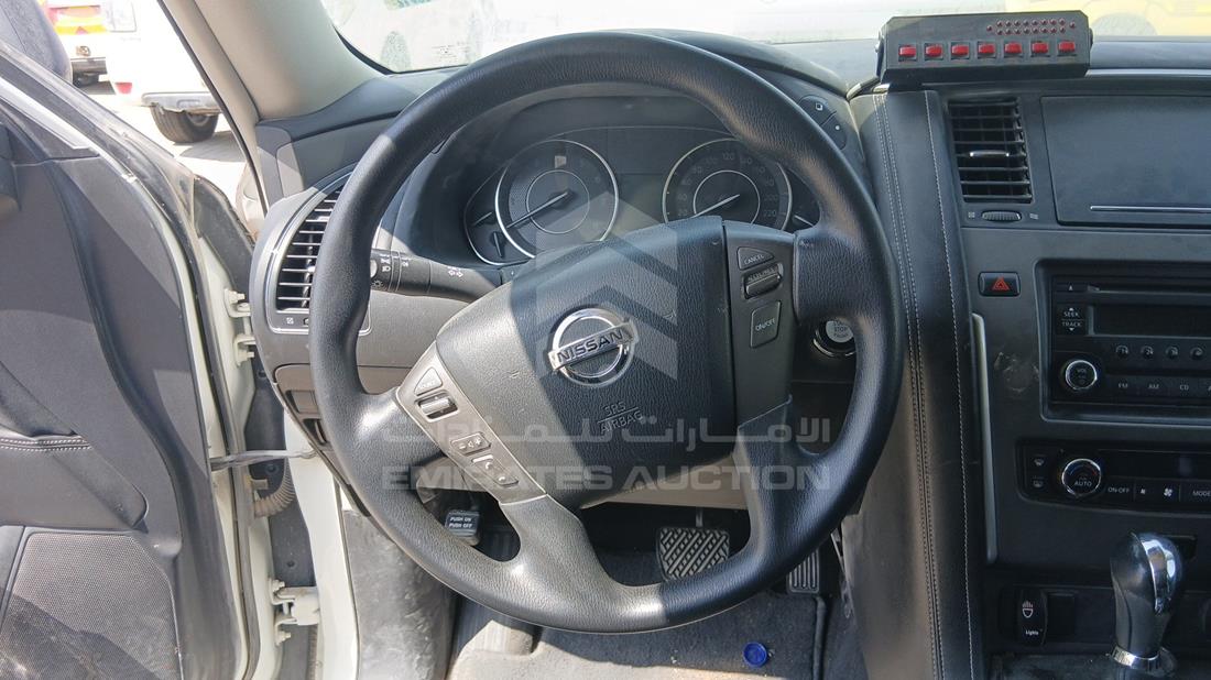 نيسان باترول 2019 — التحكمات في عجلة القيادة — صورة 13