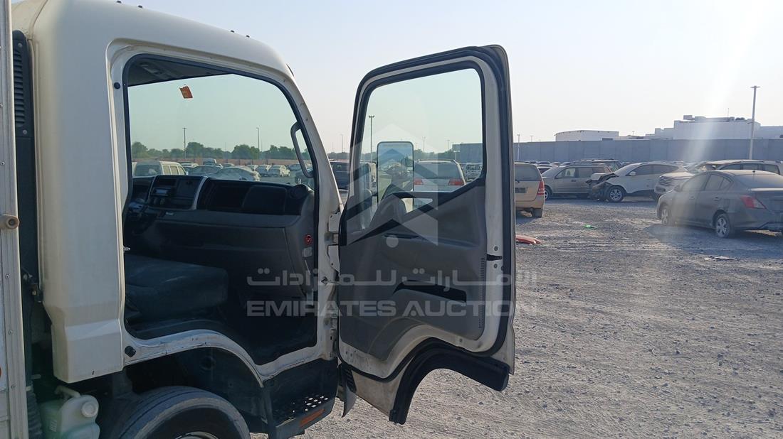 ميتسوبيشي كانتر 2021 — الباب الأمامي الأيمن — صورة 23