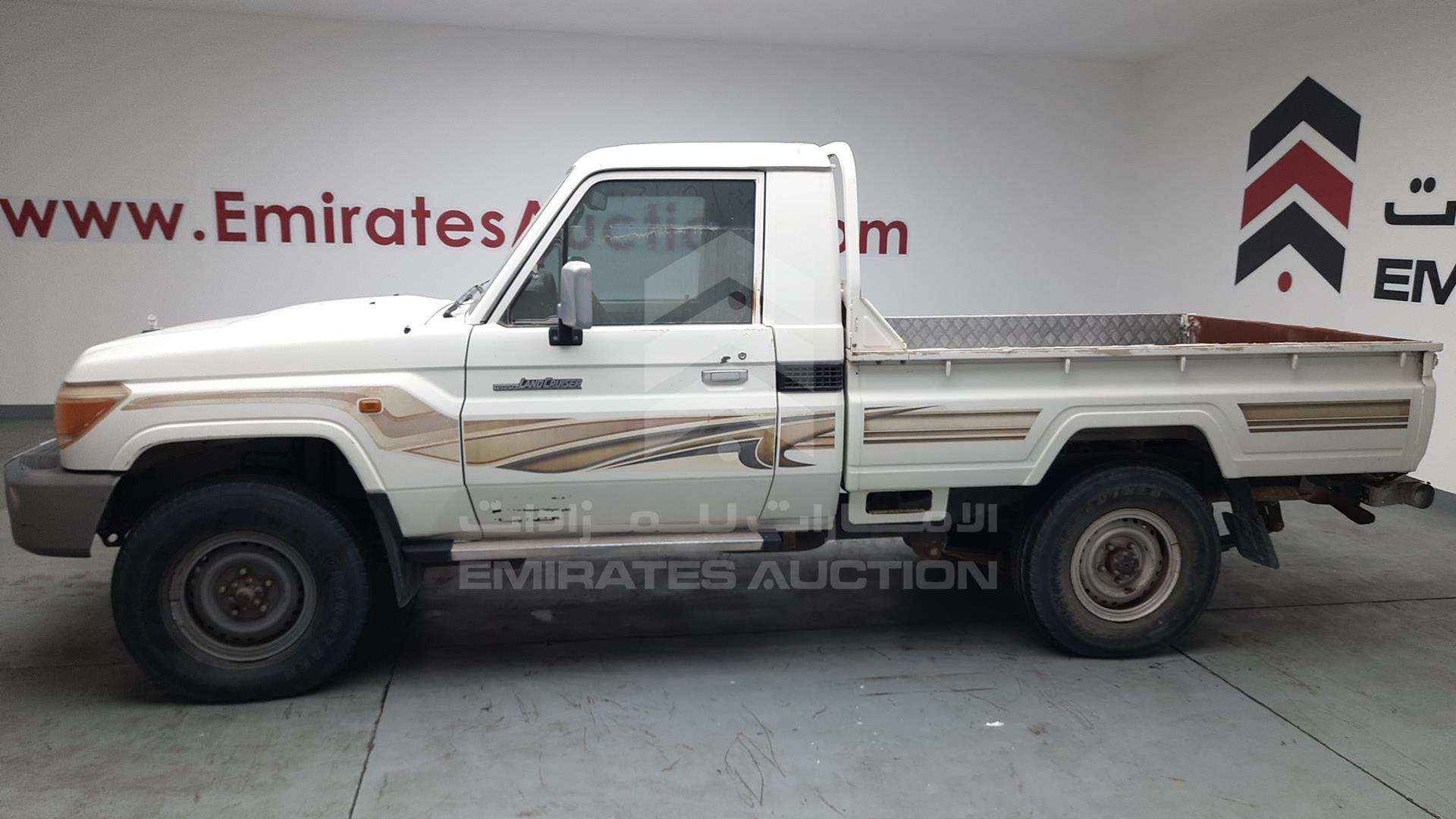 2012 TOYOTA LAND CRUISER VIN: JTFLU73J1C4530111