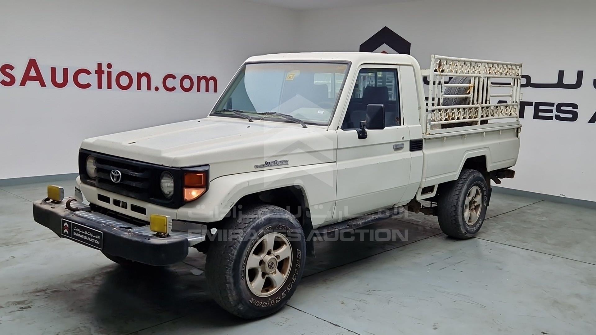 2004 TOYOTA LAND CRUISER VIN: JTFLJ71J348007713