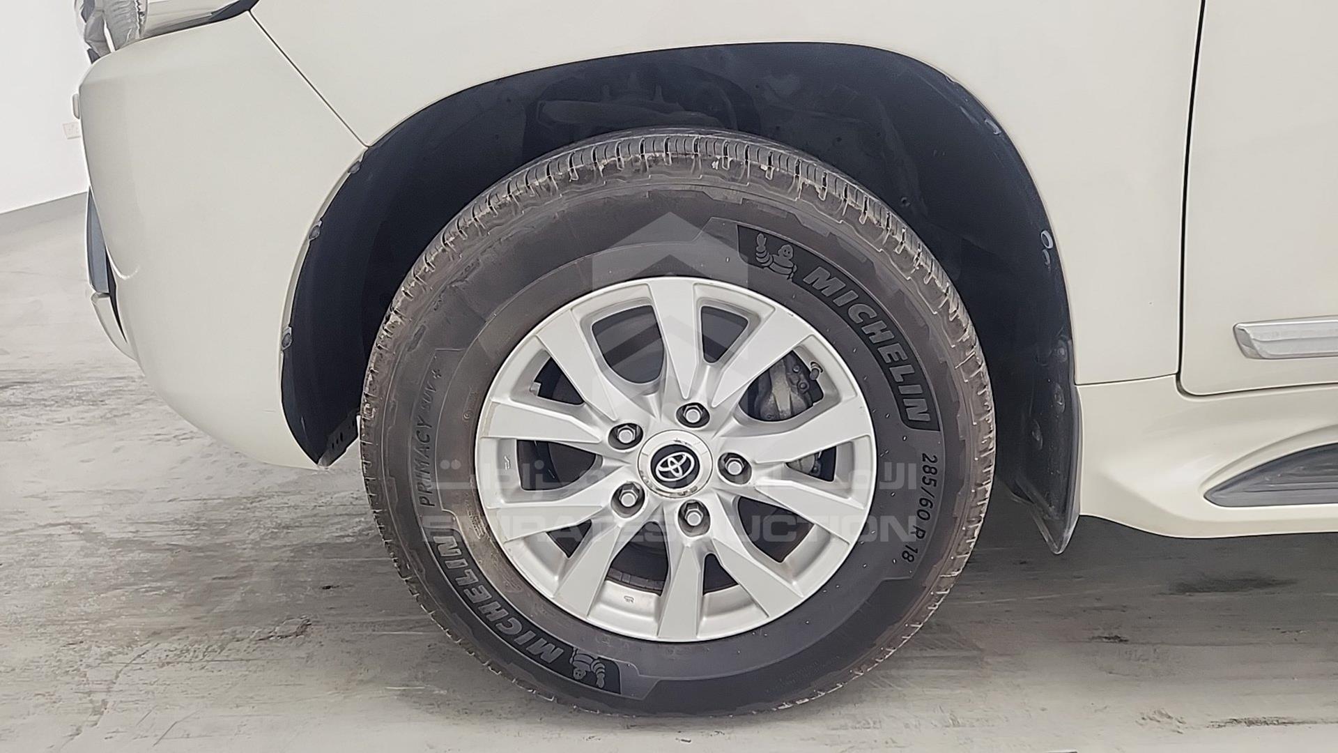 2017 TOYOTA LAND CRUISER GXR V6 VIN: JTMHU01J4H5125418