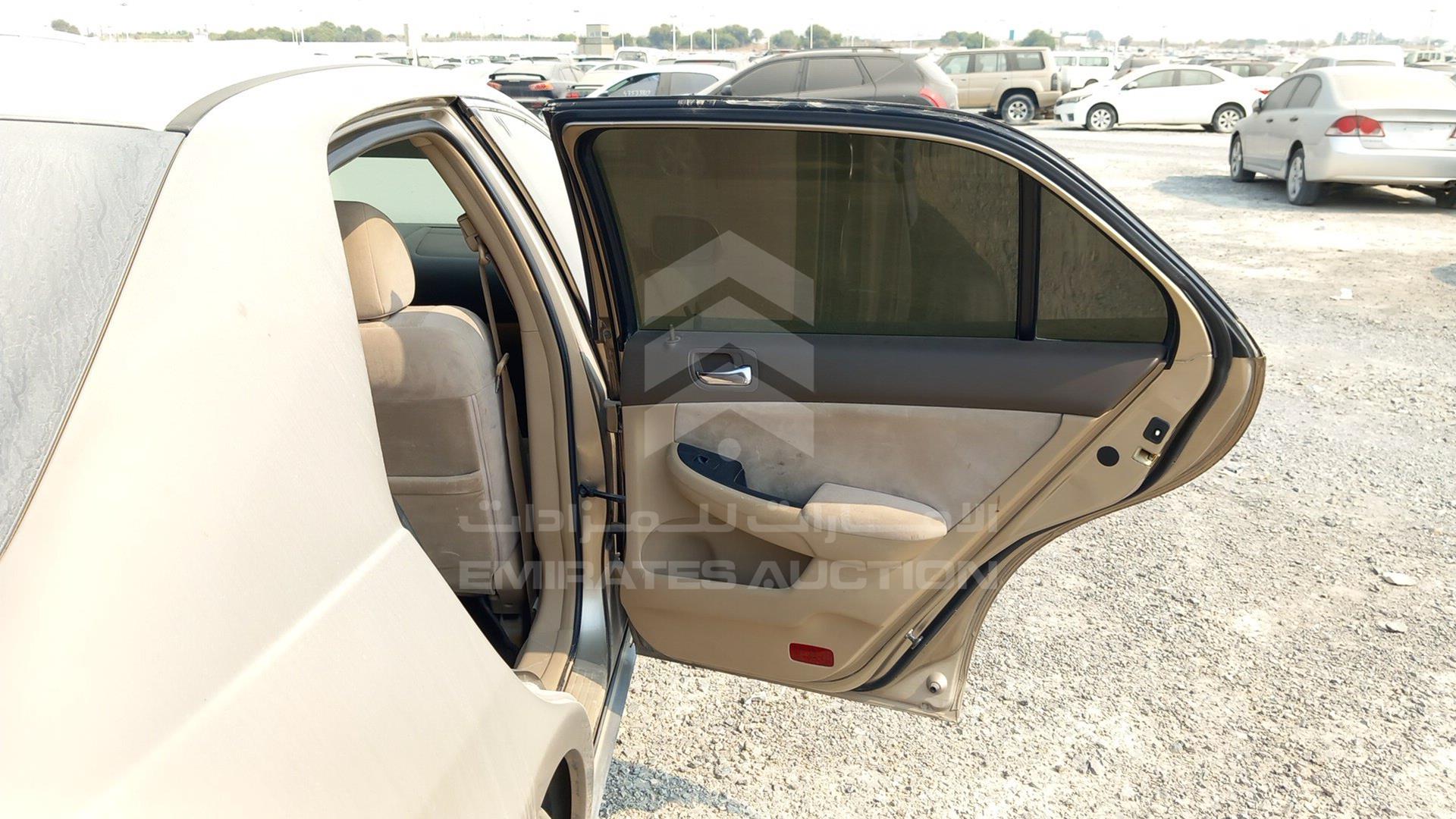 2005 HONDA ACCORD VIN: JHMCM56585C401155