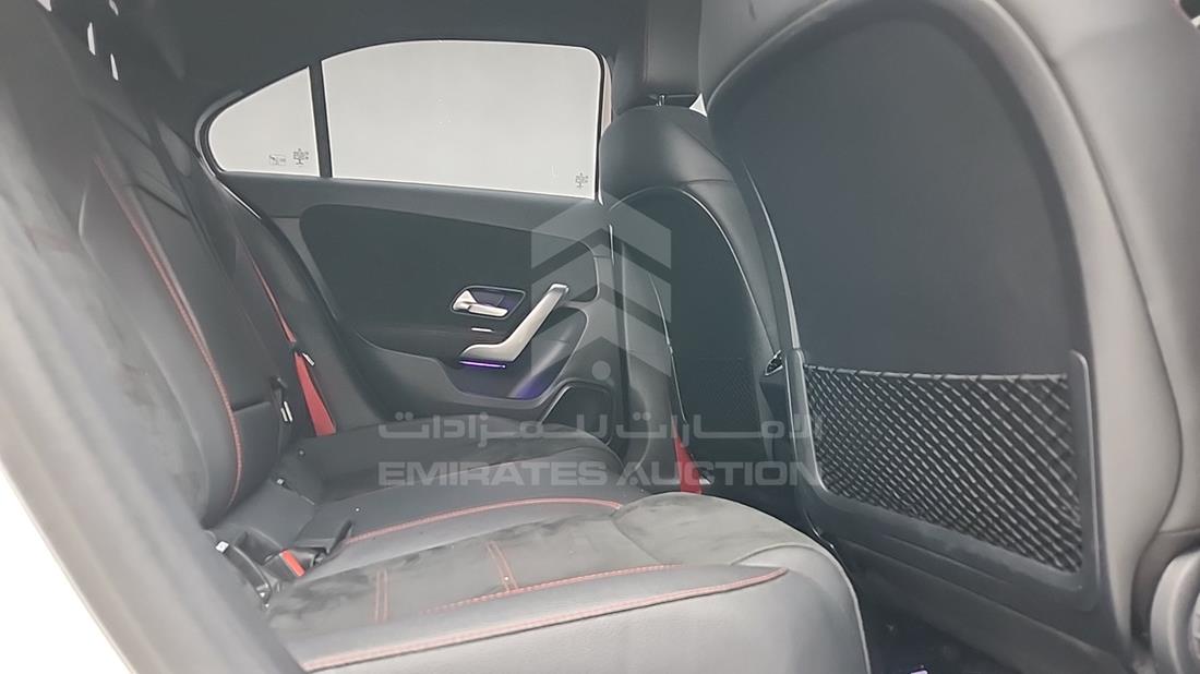 مرسيدس A 35 2020 — زاوية الراكب الخلفي اليمنى — صورة 28