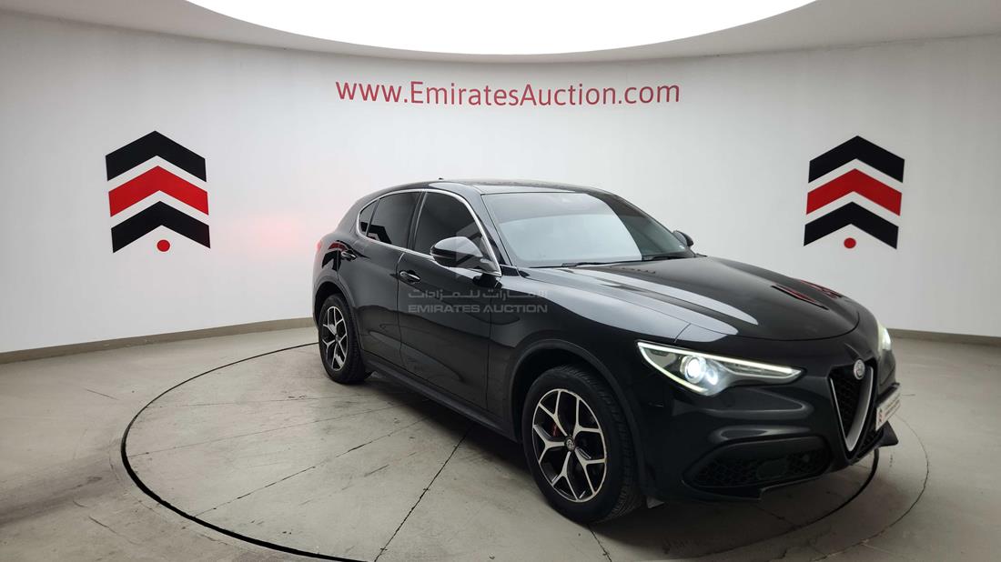 2019 Alfa Romeo Stelvio — Front Right Angle — Photo 12