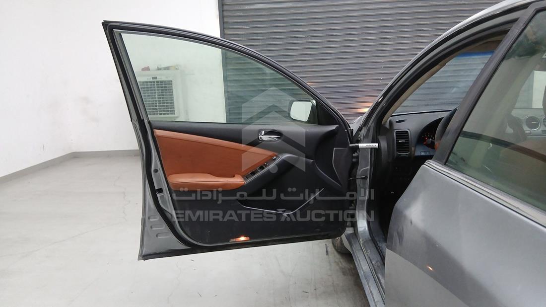 نيسان التيما 2009 — الباب الأمامي الأيسر — صورة 14