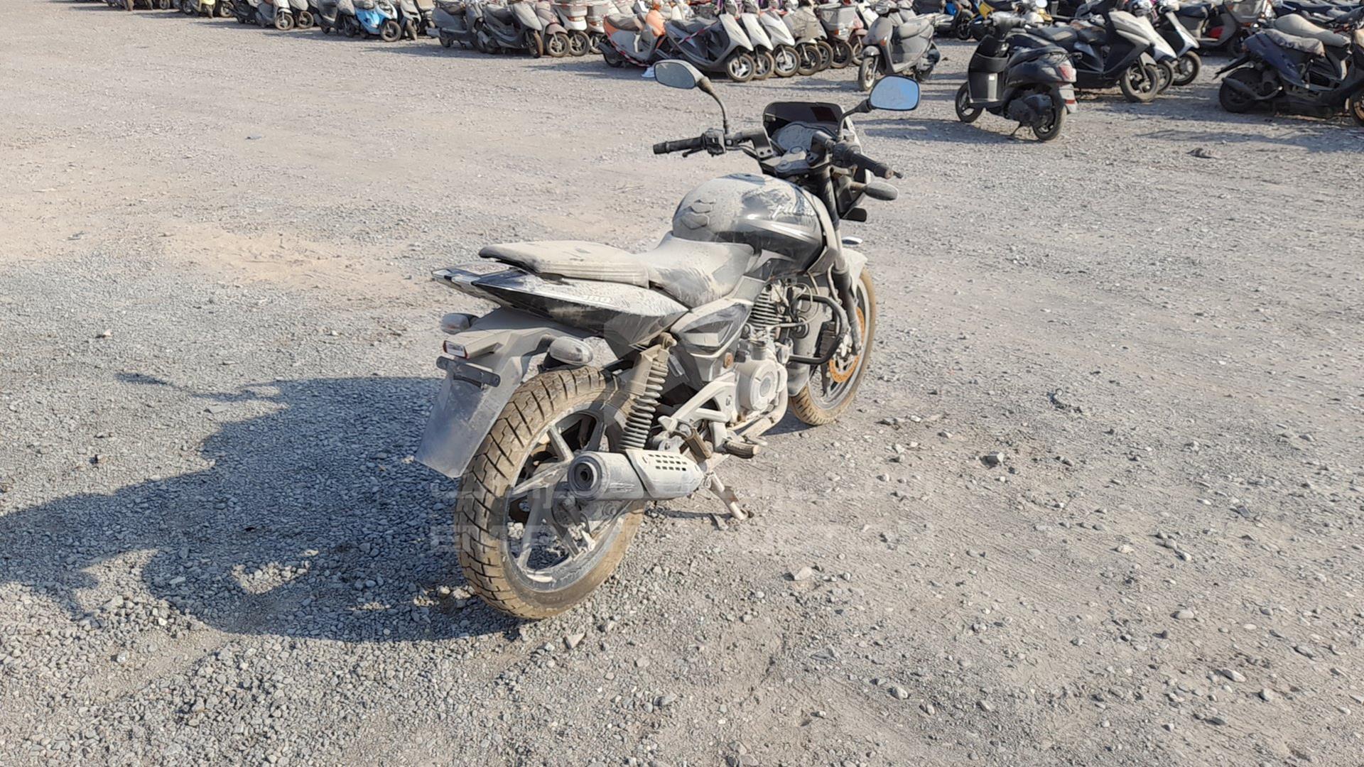 2016 BAJAJ PULSAR 180CC VIN: MD2A12DZ3GCF76693