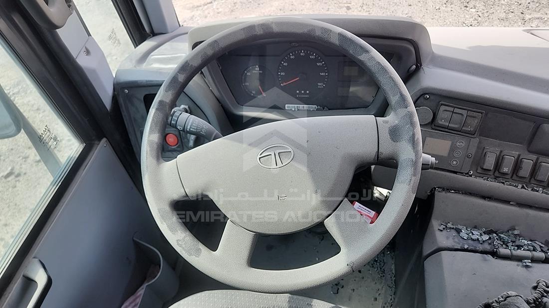 تاتا LPO 916 2026 — التحكمات في عجلة القيادة — صورة 13
