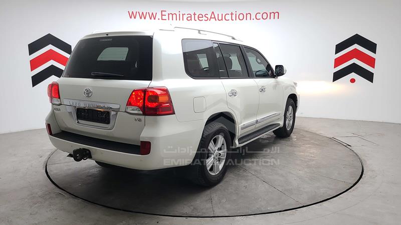 JTMHU09J5F4120610 Auction: EmiratesAuction Lot: 409010 JTMHU09J5F4120610 Toyota Land Cruiser 2015 WHITE Photo 13