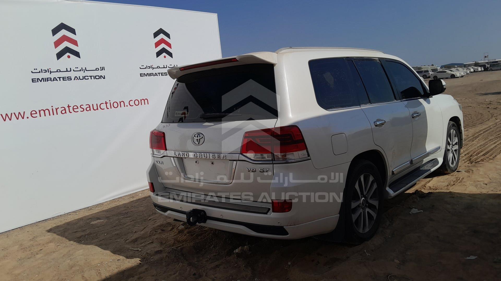 2017 TOYOTA LAND CRUISER VIN: JTMHY05J0H4057056