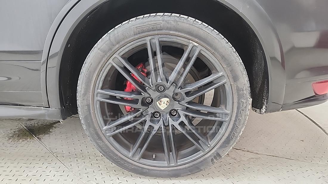2013 Porsche Cayenne — Rear Left Tyre — Photo 35