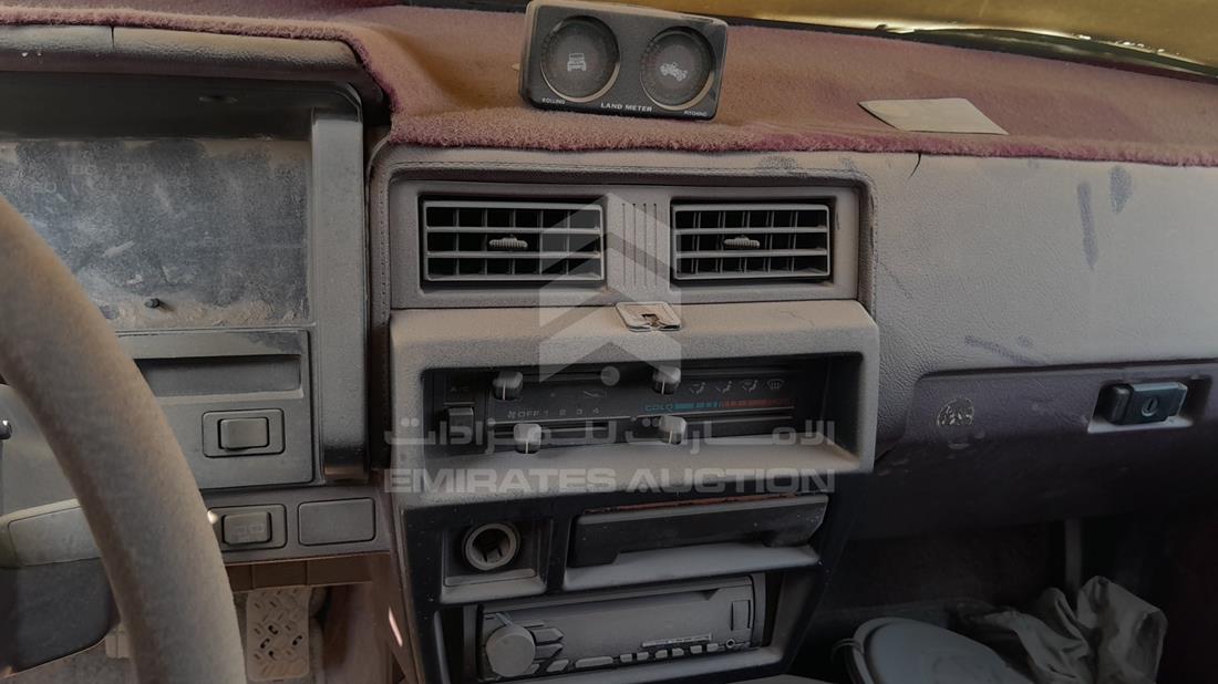 1992 Nissan Pathfinder — Entertainment Systems & Camera Monitor & Navigation — Photo 16