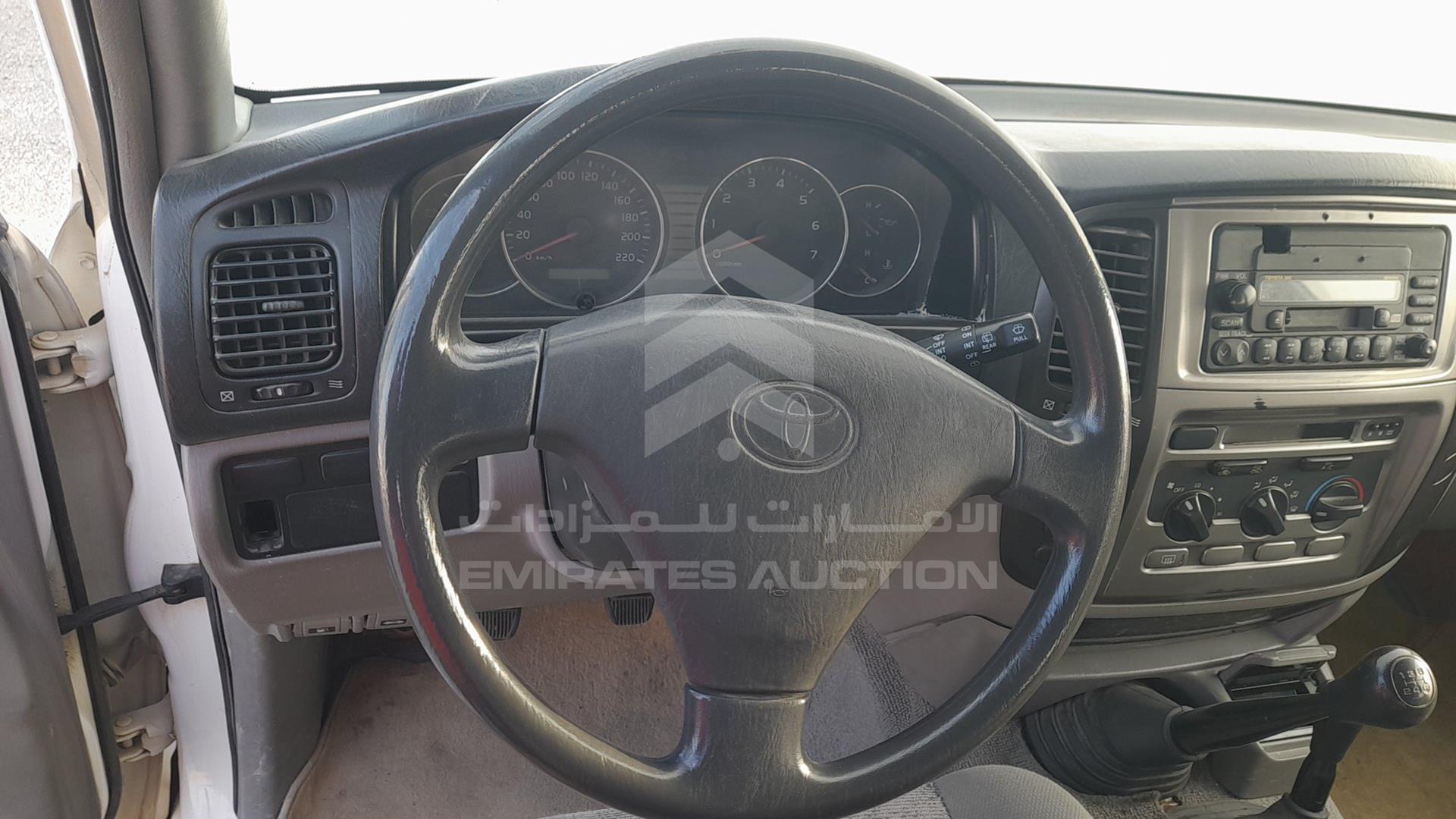 2007 TOYOTA LAND CRUISER VIN: JTGHJ01J273011004