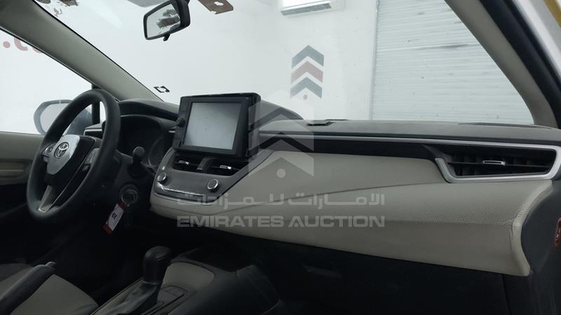 RKLBA0BE3L1000705 Auction: EmiratesAuction Lot: 405563 RKLBA0BE3L1000705 Toyota Corolla 2020 WHITE Photo 21