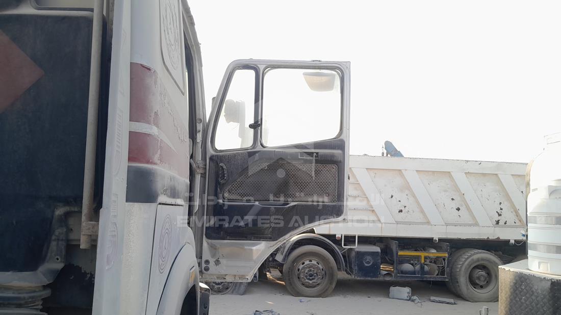 2006 Mercedes Truck — Front Right Door — Photo 21