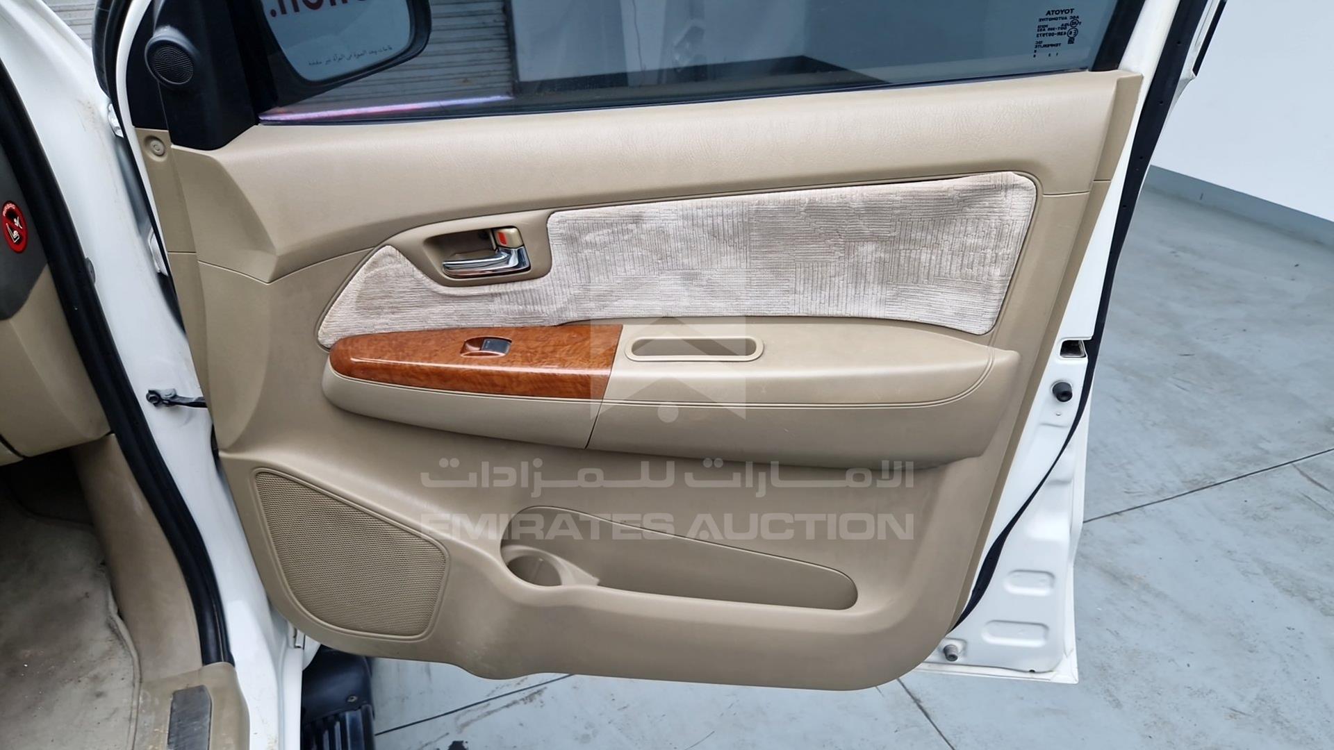 2009 TOYOTA FORTUNER VIN: MHFYU59G497009619