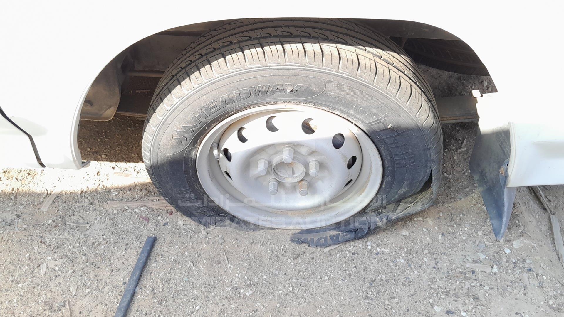 2004 MITSUBISHI L 300 VIN: JMYGNP03V5A770856
