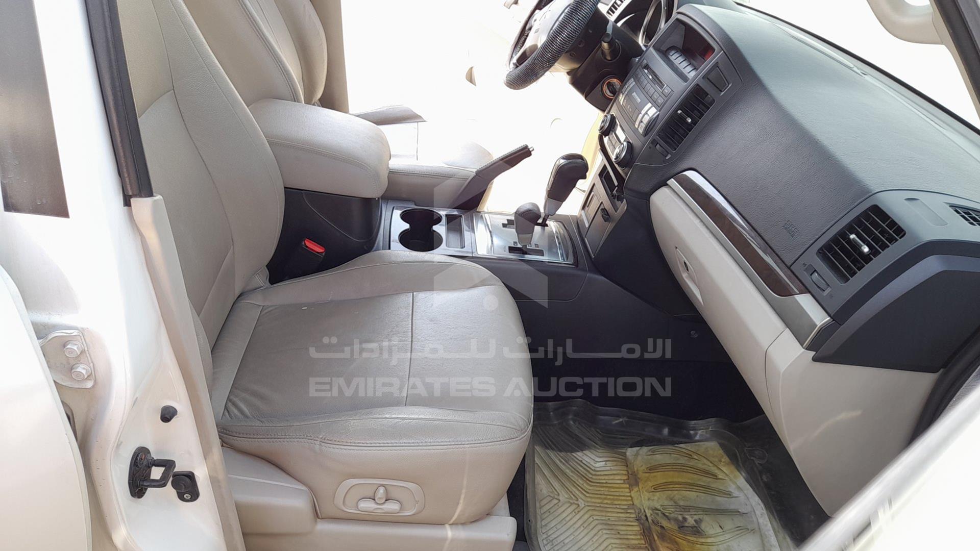 2014 MITSUBISHI PAJERO VIN: JMYLRV95WEJ705109