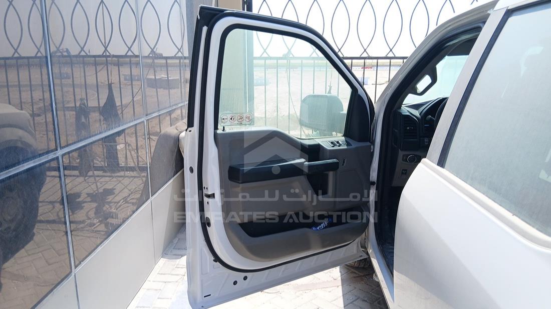 فورد اف 150 2019 — الباب الأمامي الأيسر — صورة 11