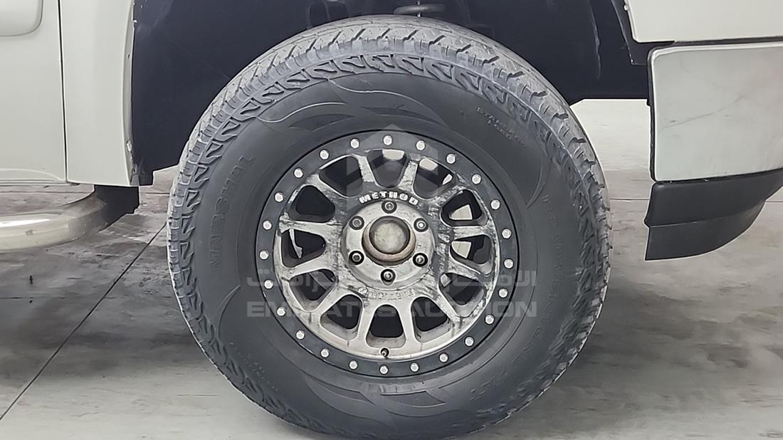 2011 GMC Sierra — Front Right Tyre — Photo 29