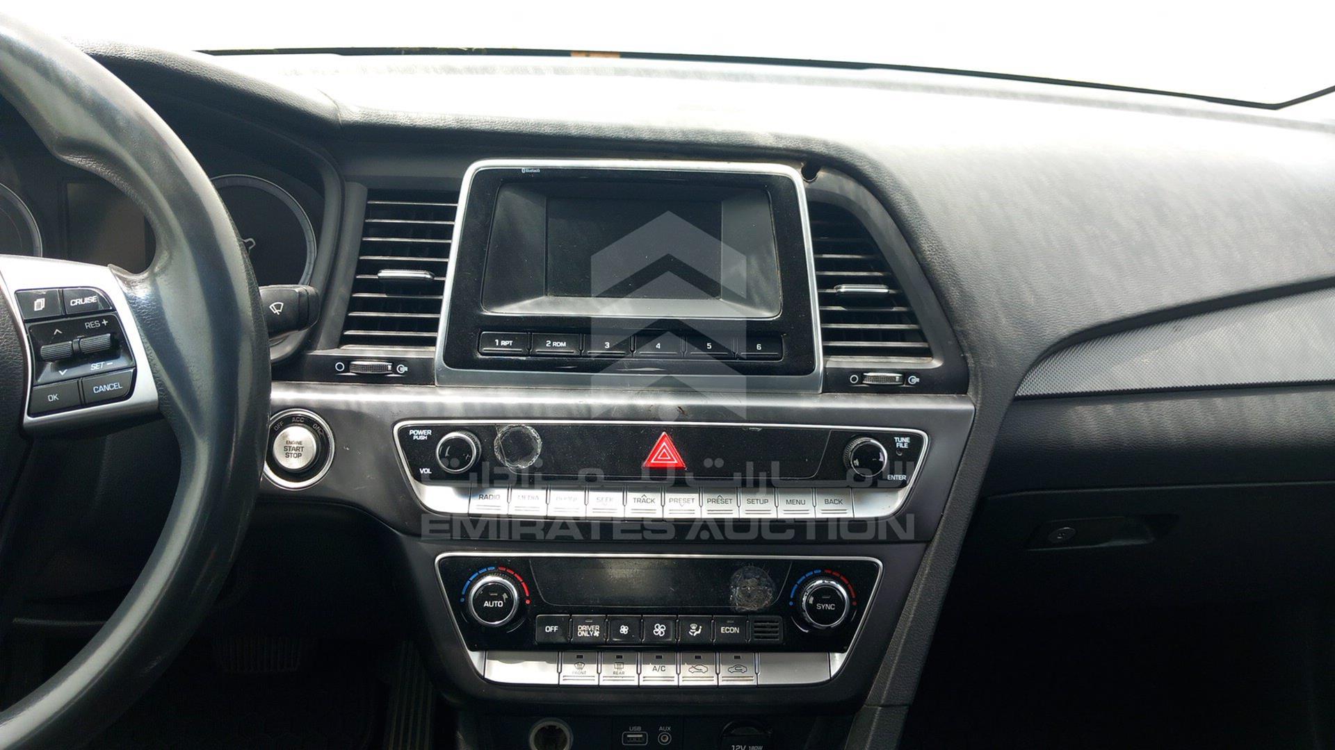 2019 HYUNDAI SONATA VIN: KMHE24137KA093026