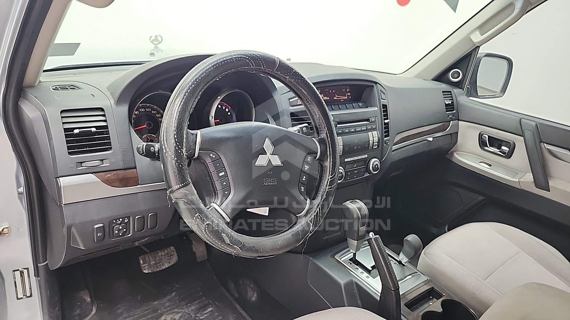 2011 MITSUBISHI PAJERO VIN: JMYMRV85WBJ704625