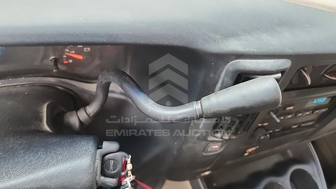 2006 GMC 2500 — Gear View — Photo 17