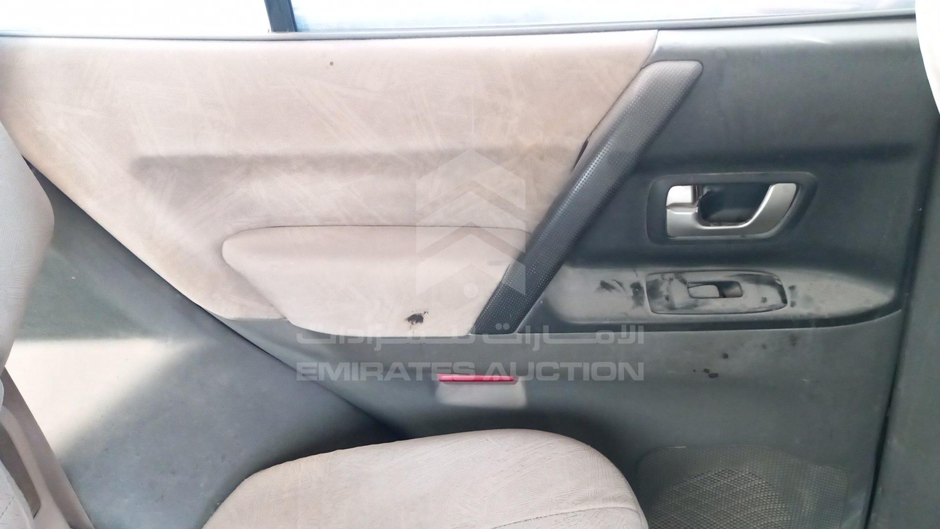2001 MITSUBISHI PAJERO VIN: JMYLRV73W1J702736