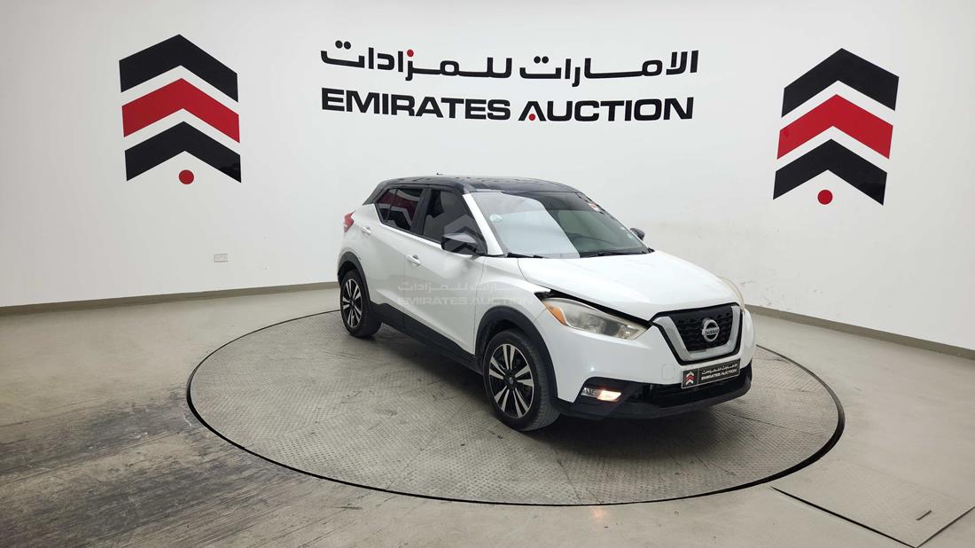 2019 Nissan Kicks — Front Right Angle — Photo 11