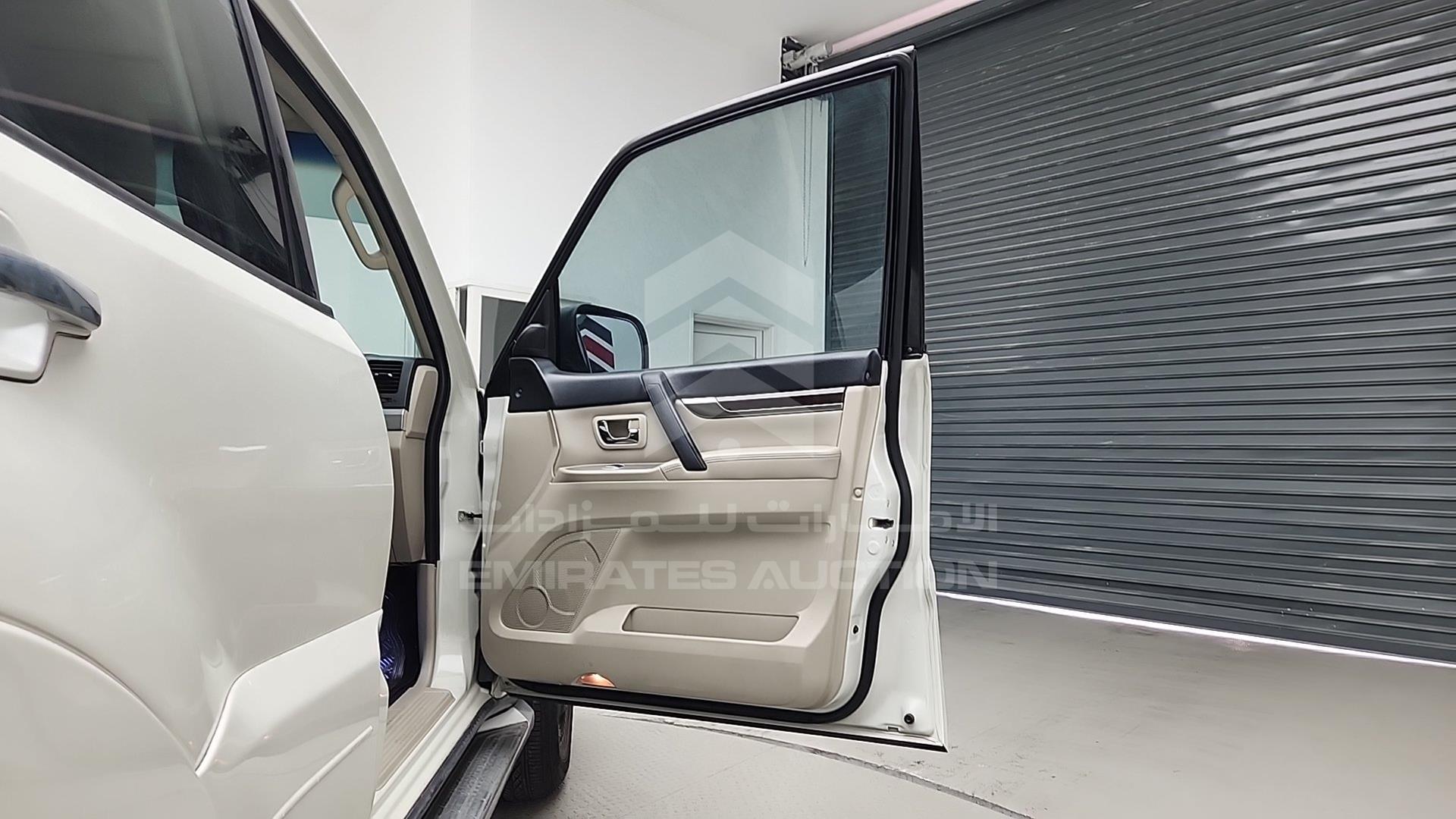 2010 MITSUBISHI PAJERO VIN: JMYLRV95WAJ716207