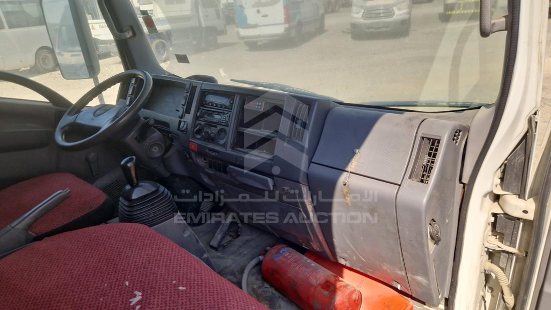 اسوزو بيك - اب 2014 — زاوية واجهة الراكب الأمامي الأيمن — صورة 22