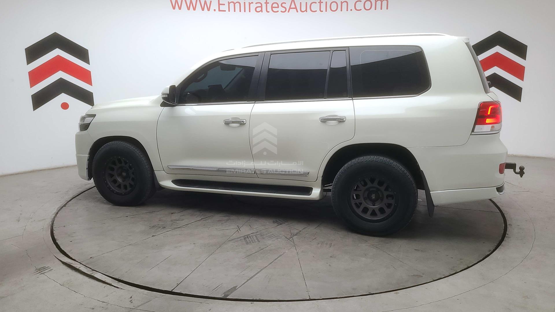 2016 TOYOTA LAND CRUISER VIN: JTMHY05J6G4036341