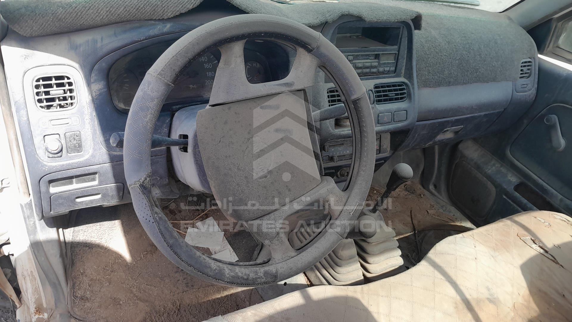 2001 NISSAN 2400 VIN: JN6DD22Y51X000201