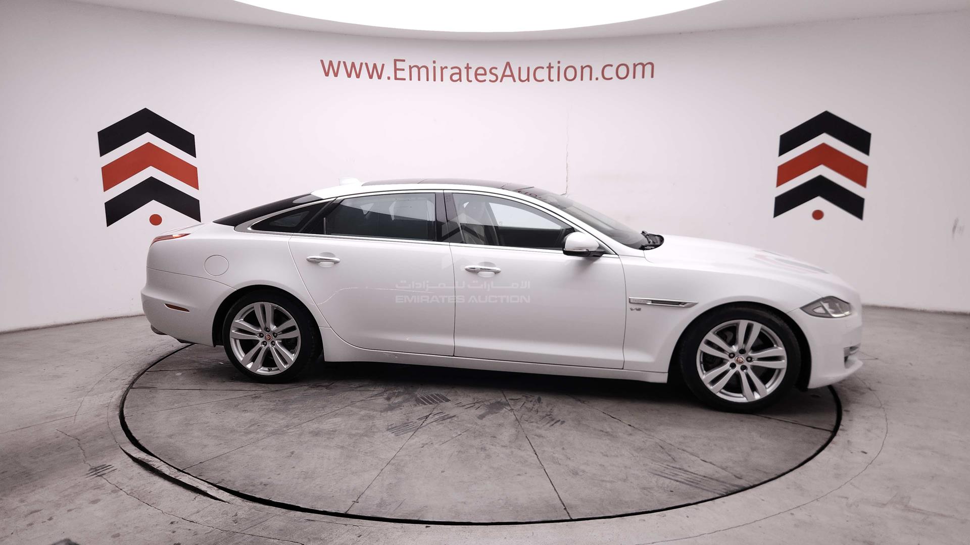 2016 JAGUAR X J VIN: SAJAA20A4G8V97706