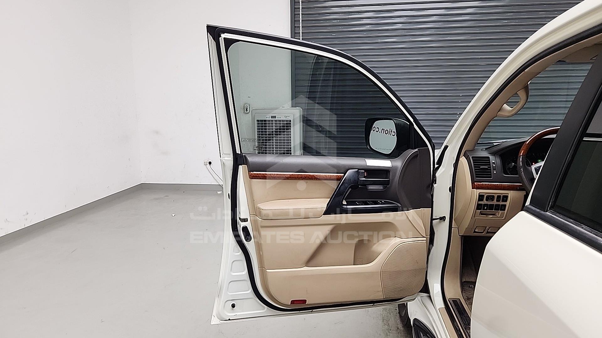 2014 TOYOTA LAND CRUISER VIN: JTMHX09J3E5044322