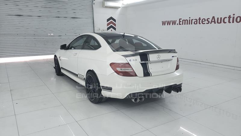WDDGJ7HB7DG056594 Auction: EmiratesAuction Lot: 428637 WDDGJ7HB7DG056594 Mercedes C 63 AMG 2013 WHITE Photo 8