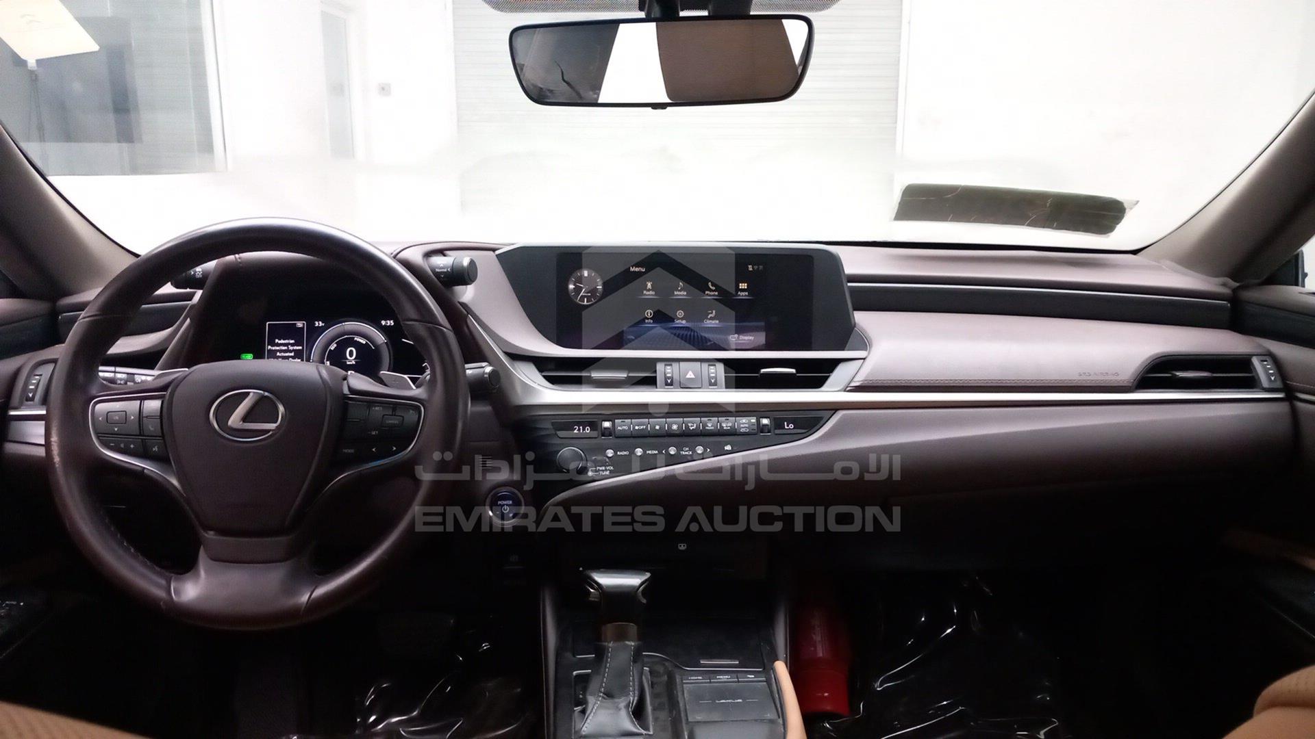 2019 LEXUS ES 300H VIN: JTHB21B17K2047840