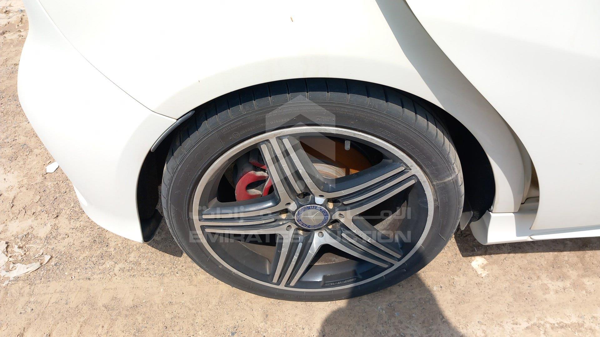 2014 MERCEDES A 250 VIN: WDDBF4EB4EJ245917