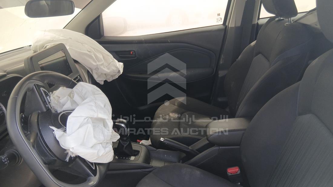 سوزوكي بالينو 2025 — زاوية السائق الأمامية اليسرى — صورة 11
