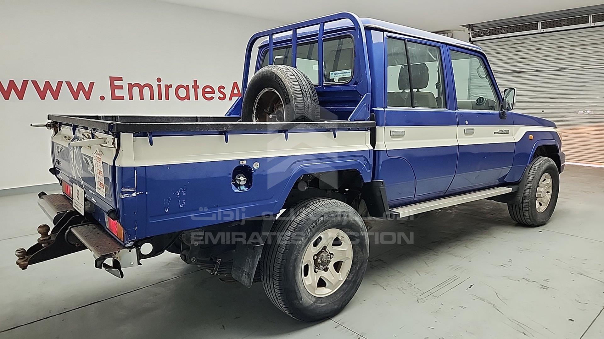 2013 TOYOTA LAND CRUISER VIN: JTFBU71J1D4703089