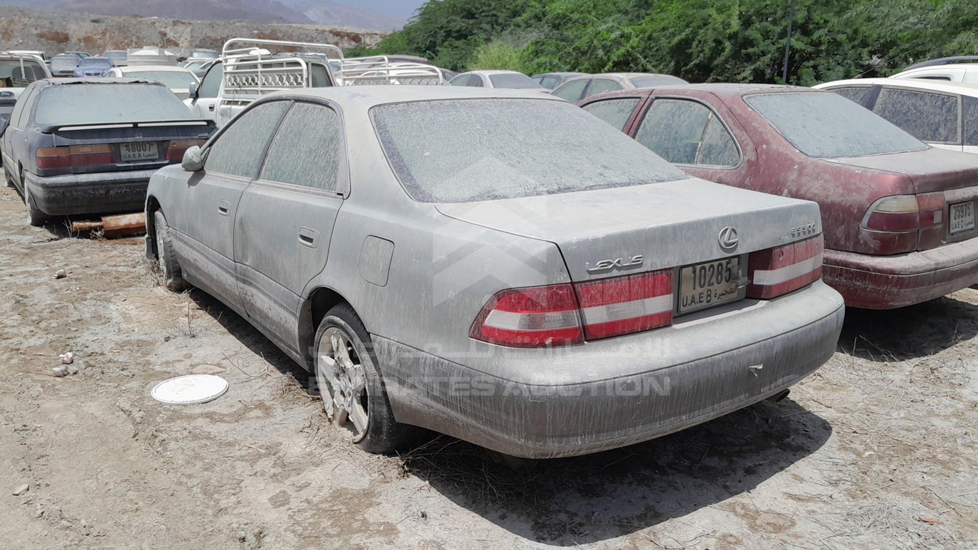 2001 LEXUS ES 300 VIN: JT8BF28G710307881