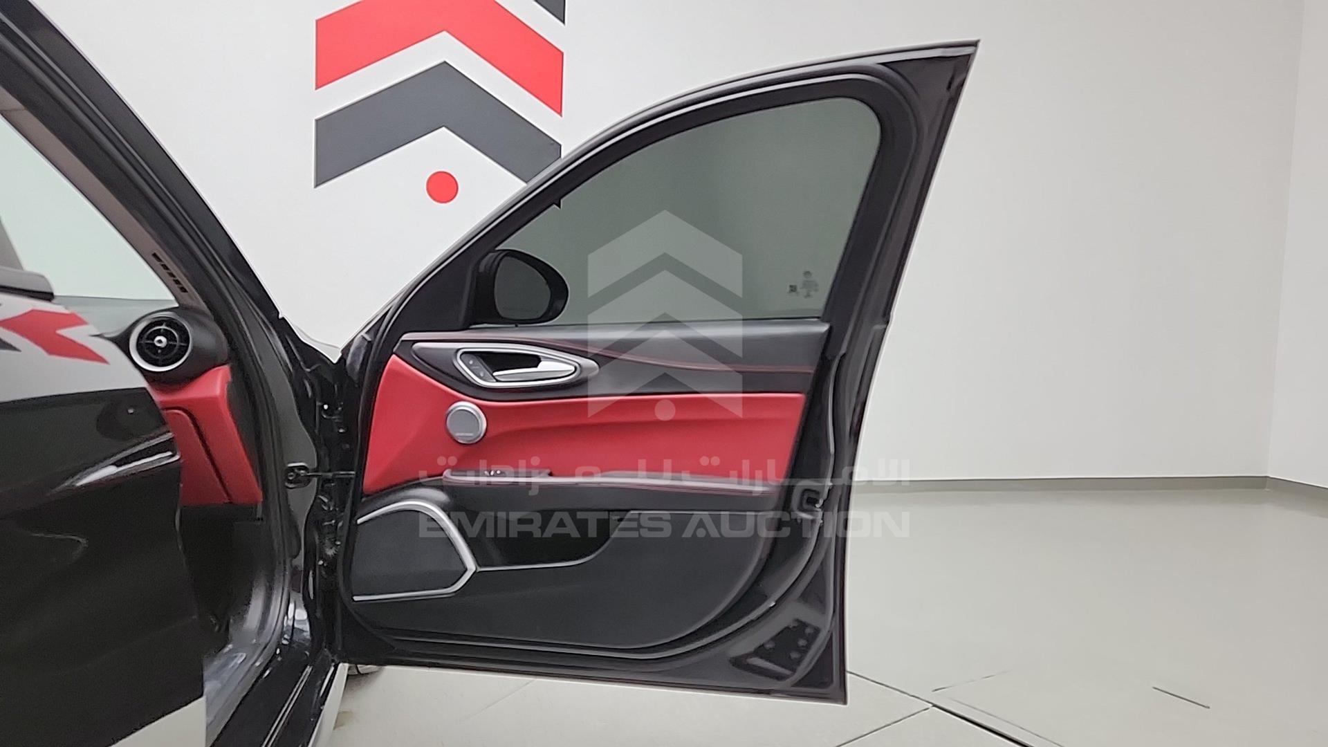 2019 ALFA ROMEO GIULIA VIN: ZAREAFDN7K7612658