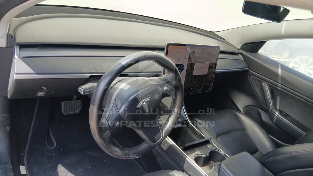 تيسلا موديل 3 2020 — زاوية واجهة السائق الأمامية اليسرى — صورة 12