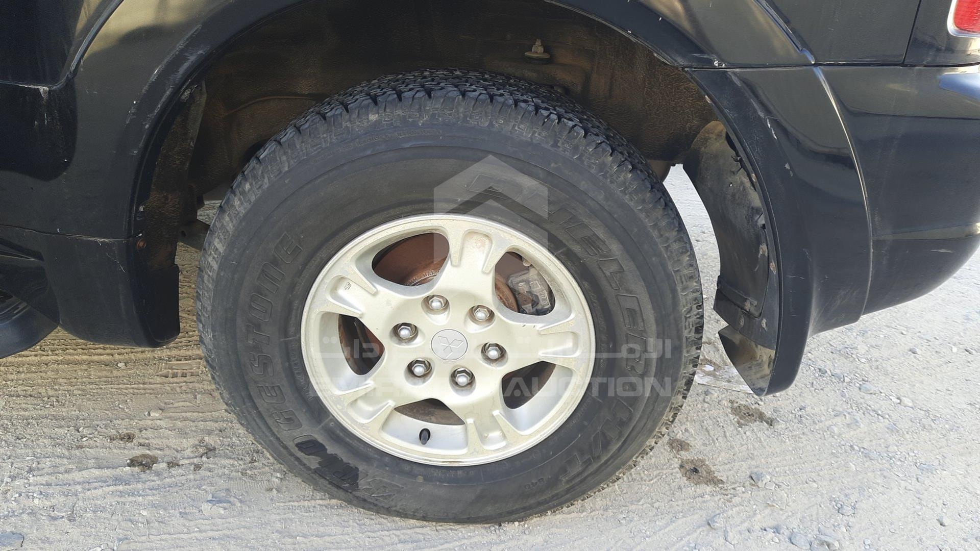 2002 MITSUBISHI PAJERO VIN: JMYMYV65W2J709013