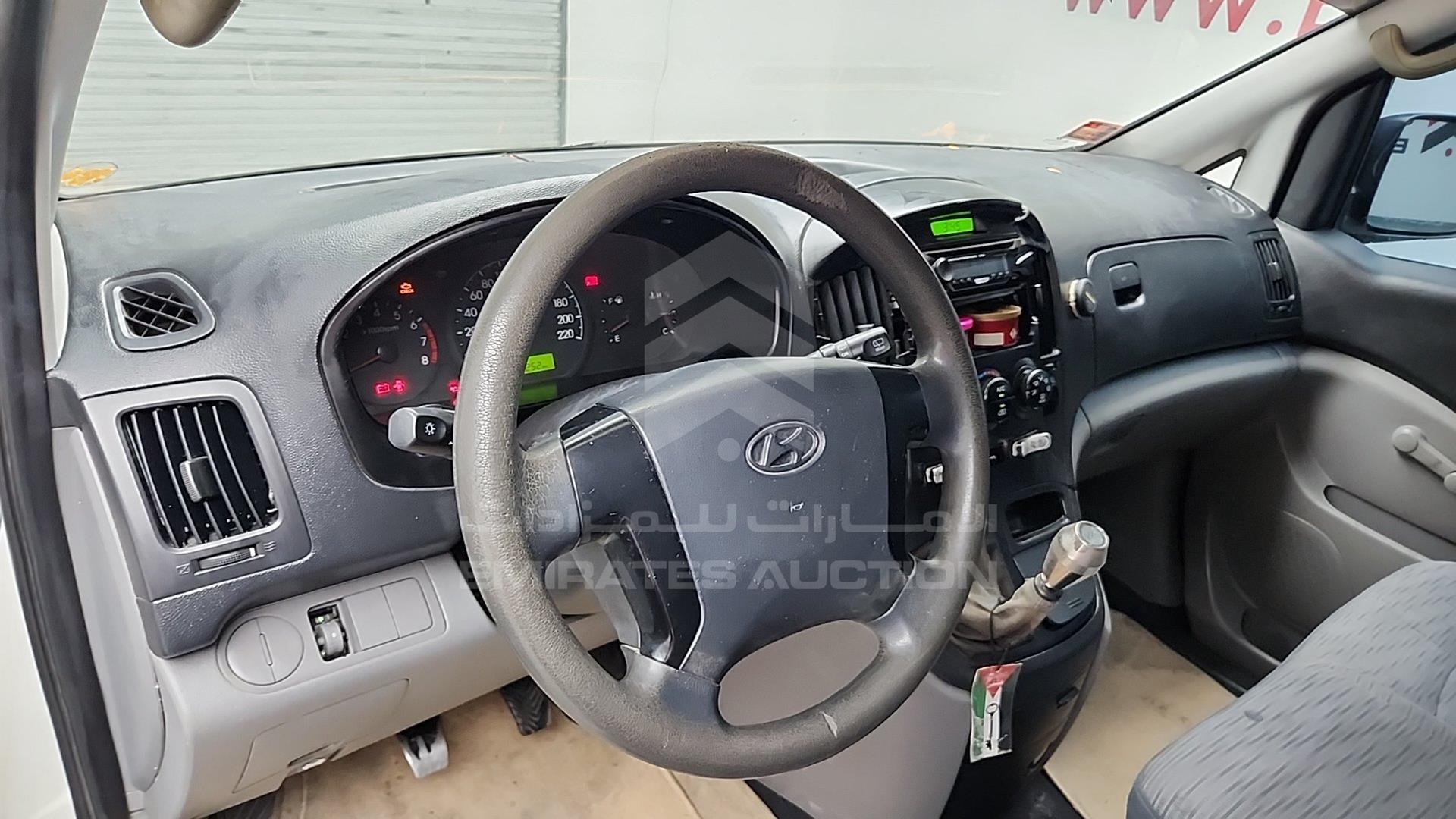 2012 HYUNDAI H1 VIN: KMHWG81R6CU367947