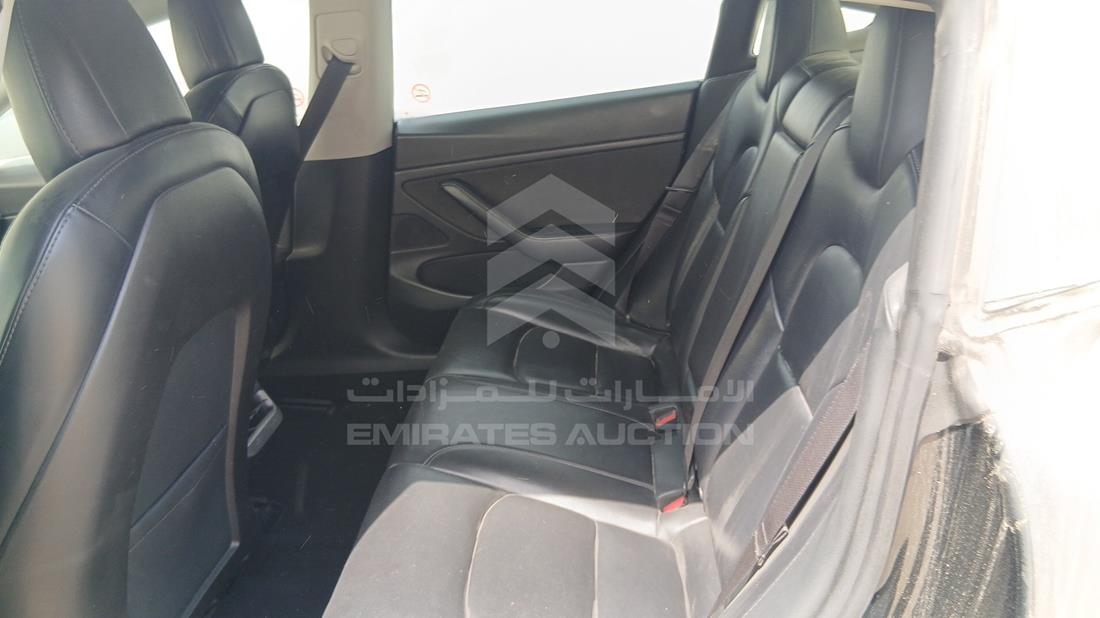 تيسلا موديل 3 2020 — زاوية الراكب الخلفي اليسرى — صورة 20