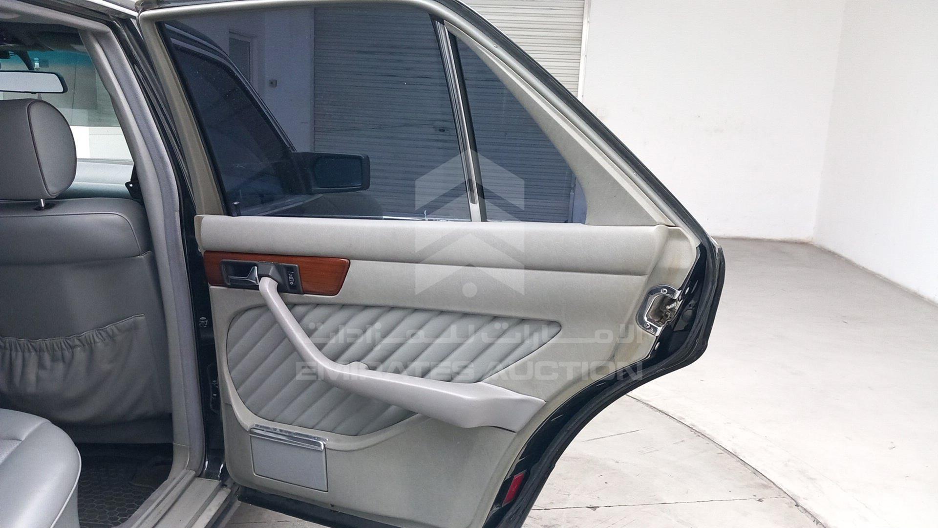 1991 MERCEDES SE 300 VIN: WDBCA24D7MA590747
