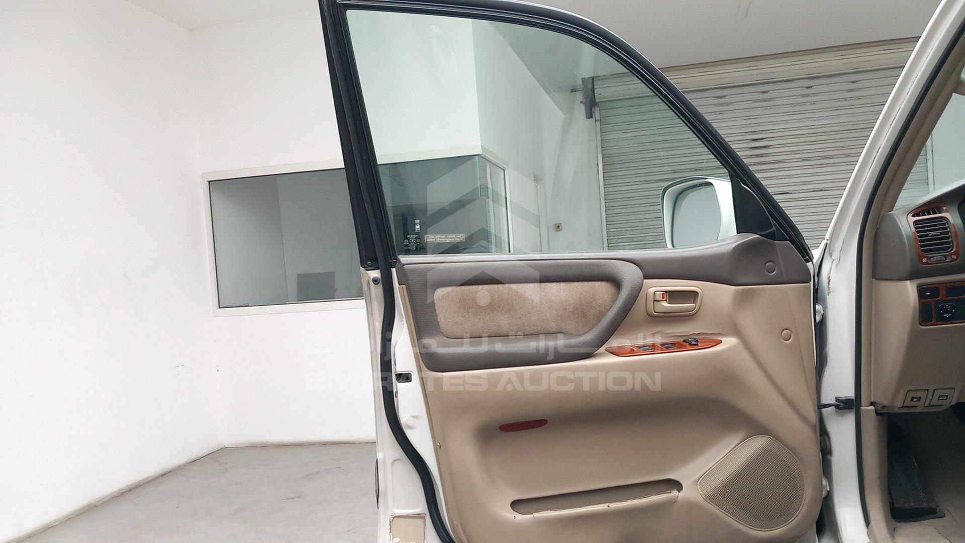 2007 TOYOTA LAND CRUISER VIN: JTEHJ09J675160923