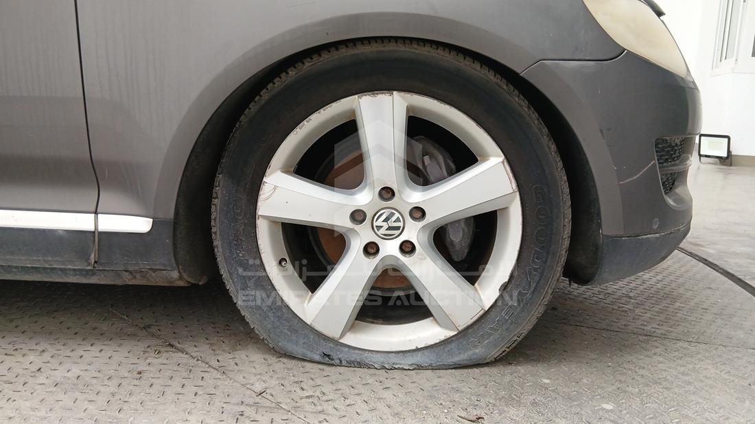2008 Volkswagen Touareg — Front Right Tyre — Photo 26
