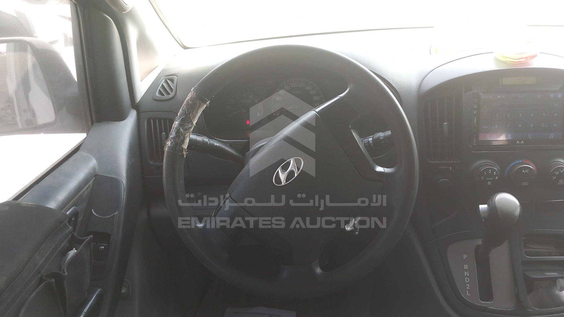 2015 HYUNDAI H1 VIN: KMHWG81R3FU643795