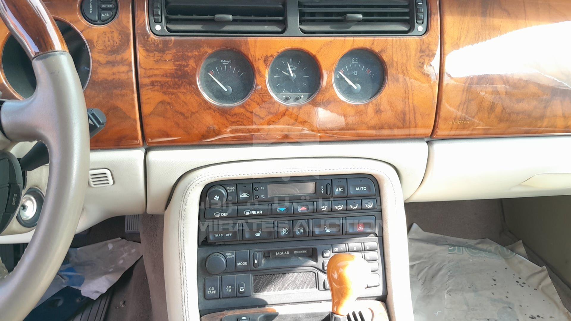 1998 JAGUAR XK VIN: SAJJGAFD4AC018861